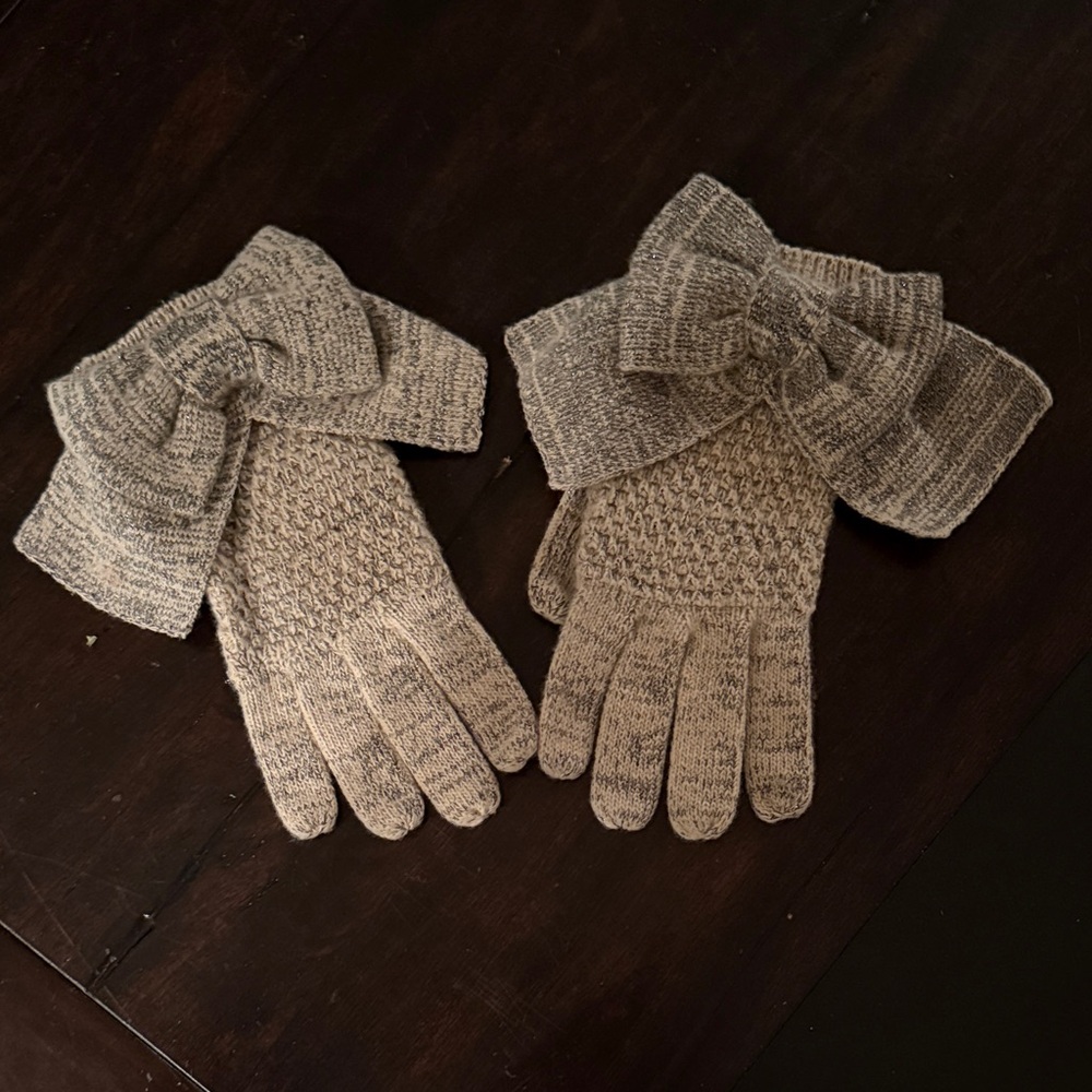 Portolano Cashmere Gloves with Bow Accent